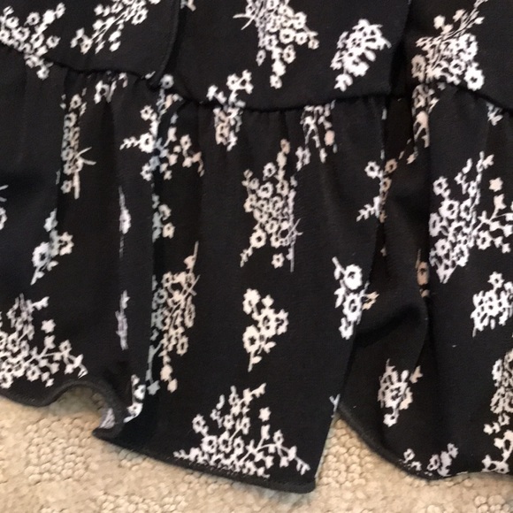 Flattering black and white flowy dress with double flap v neck collar. - Picture 6 of 15